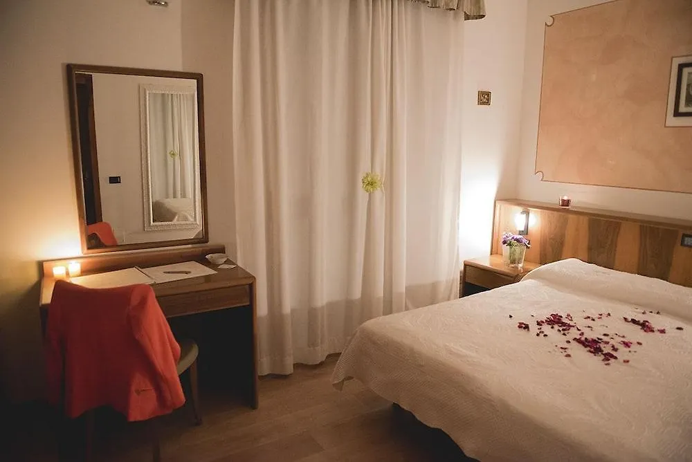 Continental Hotel Lovere 3*,  Italy
