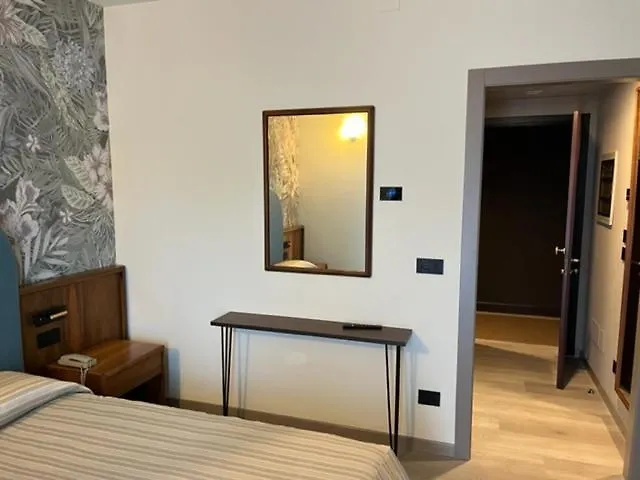 Continental Hotel Lovere