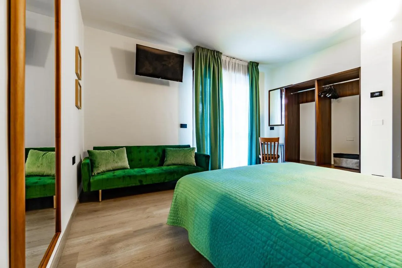 Continental Hotel Lovere