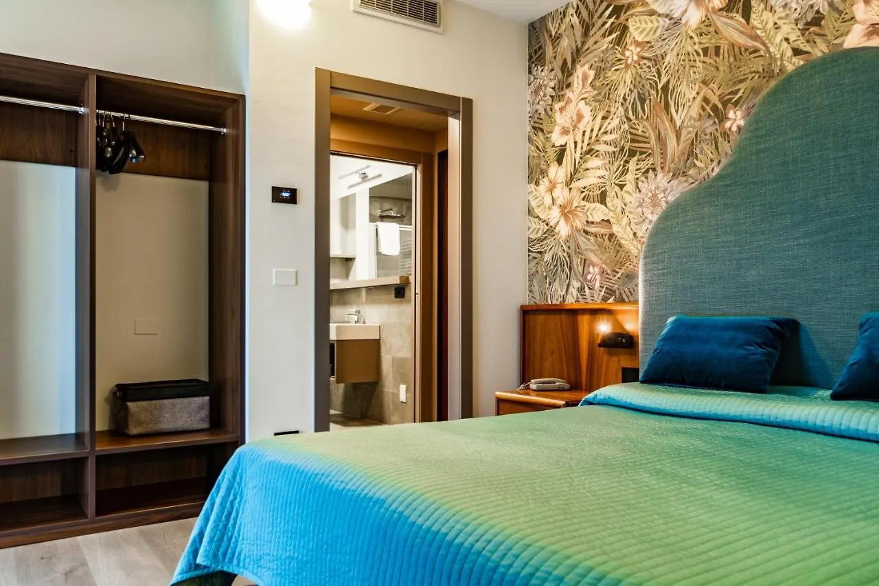 ***  Continental Hotel Lovere Italy