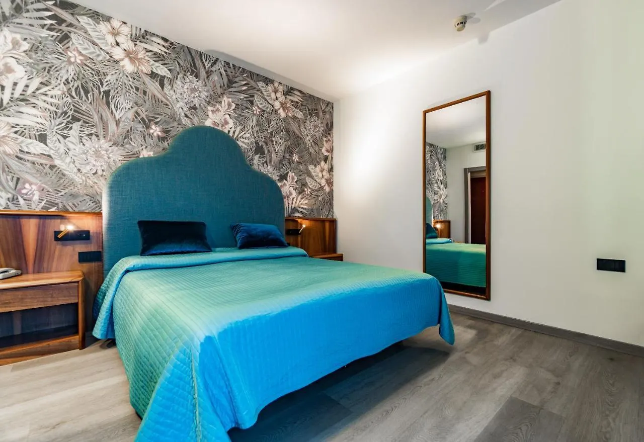 Continental Hotel Lovere 3*,