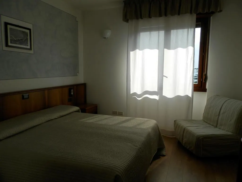 Continental Hotel Lovere 3*,  Italy