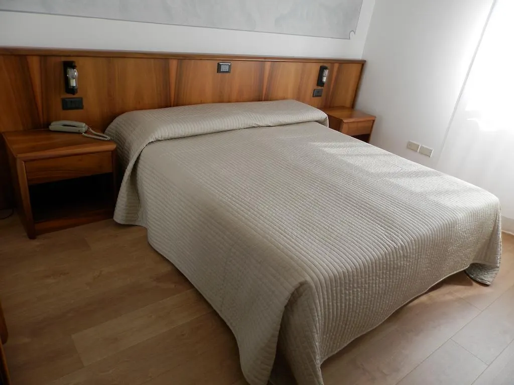 ***  Continental Hotel Lovere Italy