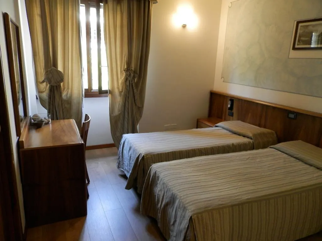 Continental Hotel Lovere 3*,