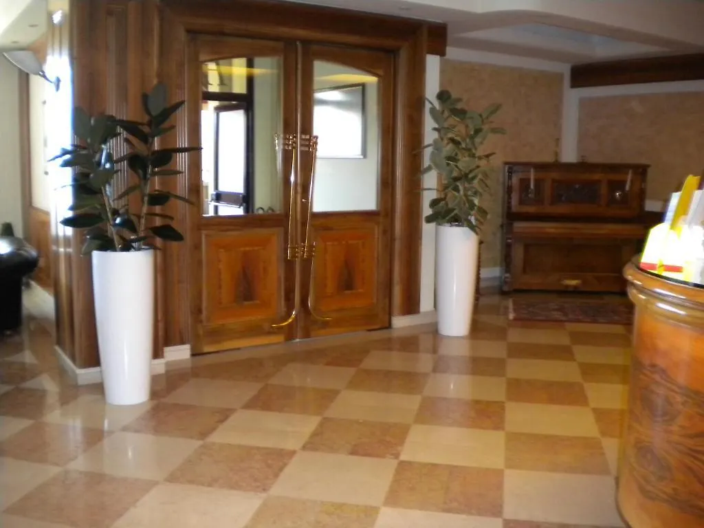 Continental Hotel Lovere