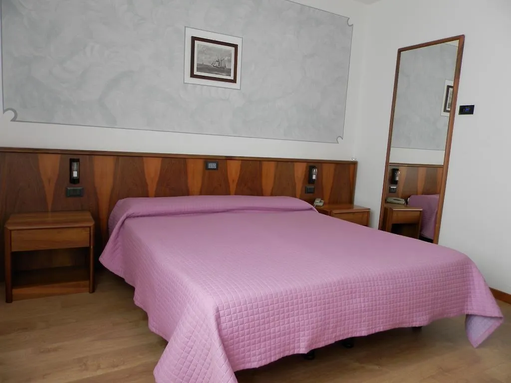 ***  Continental Hotel Lovere Italy